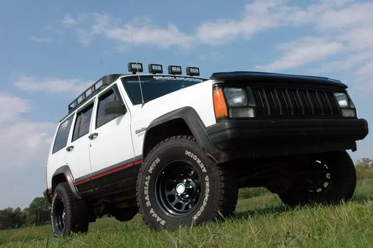 Rough Country 3-Inch Lift Kit For Jeep Cherokee Xj (1984–2001) With N3 Shocks 1